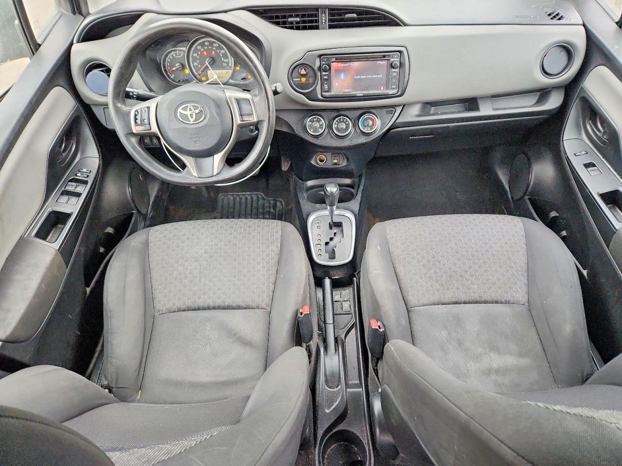 2017 TOYOTA YARIS photo 8