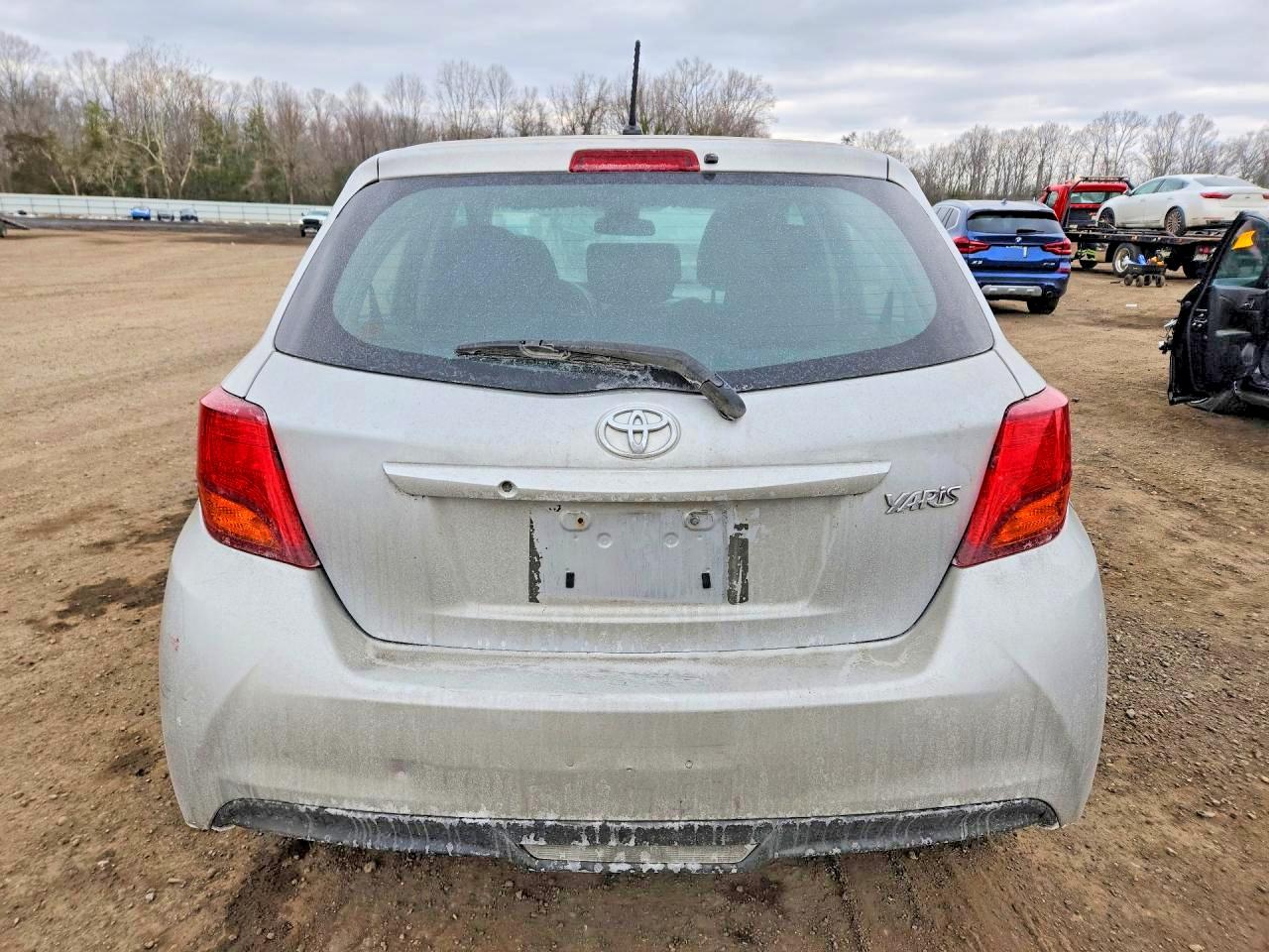 2017 TOYOTA YARIS photo 6