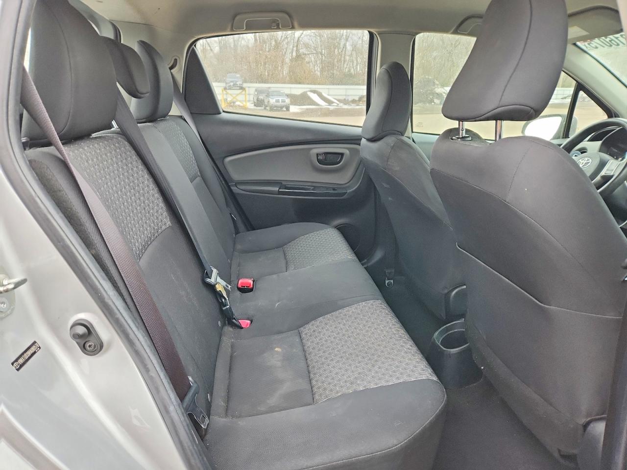 2017 TOYOTA YARIS photo 10