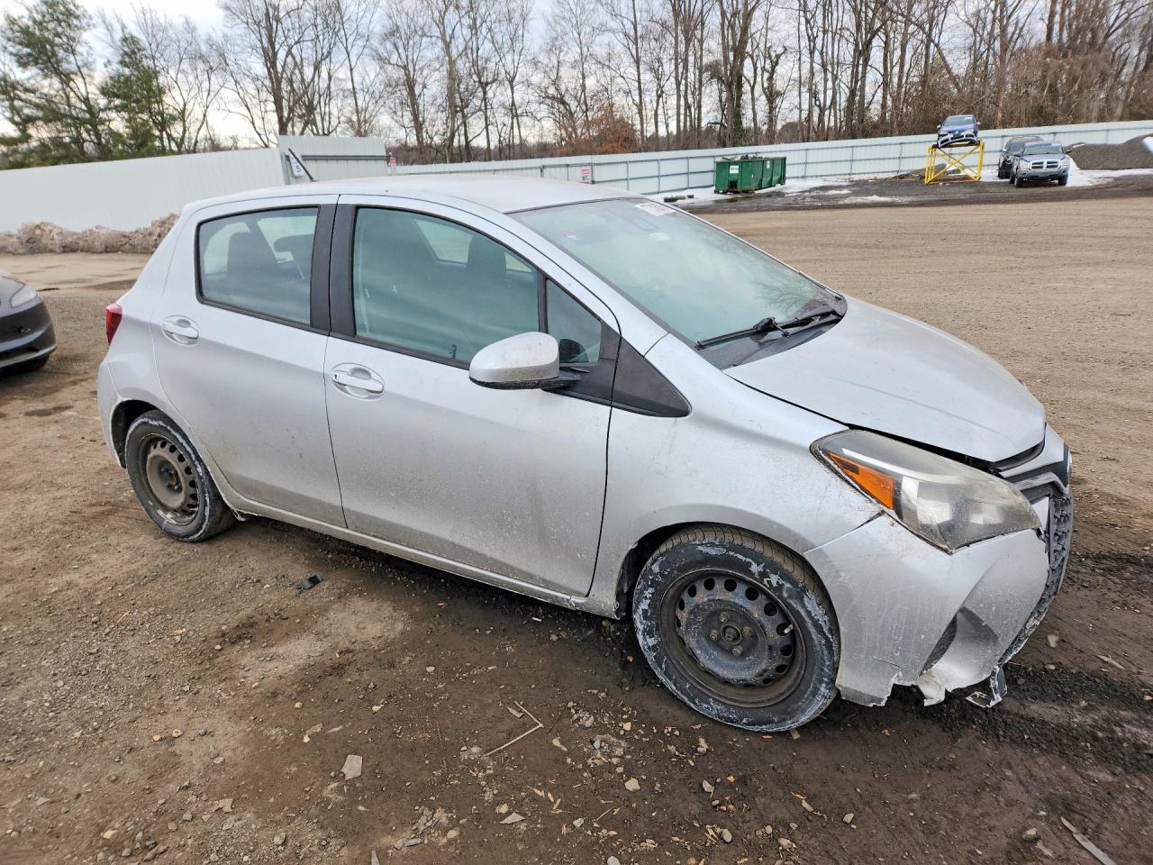 2017 TOYOTA YARIS photo 4