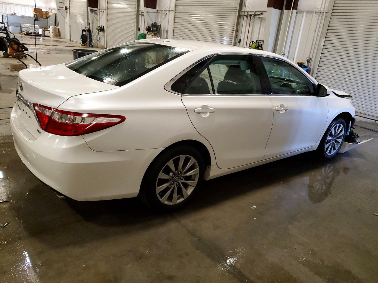 2016 TOYOTA CAMRY photo 3