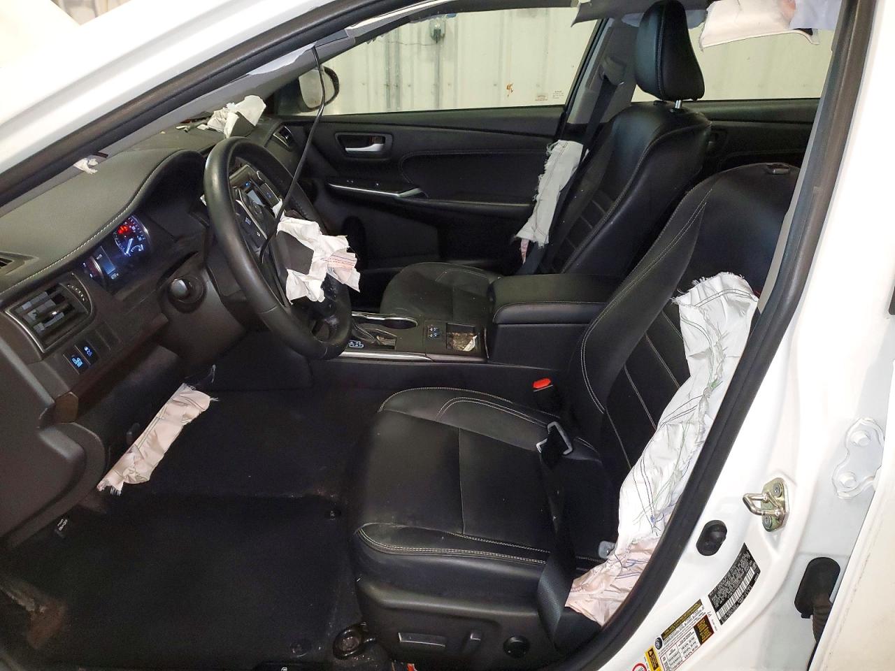 2016 TOYOTA CAMRY photo 7