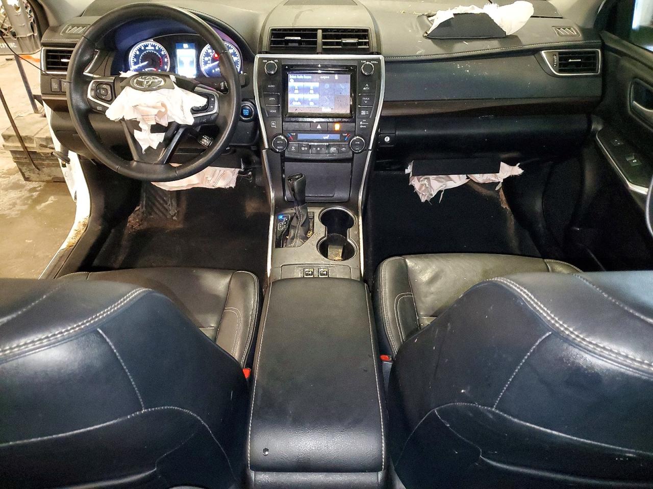 2016 TOYOTA CAMRY photo 8