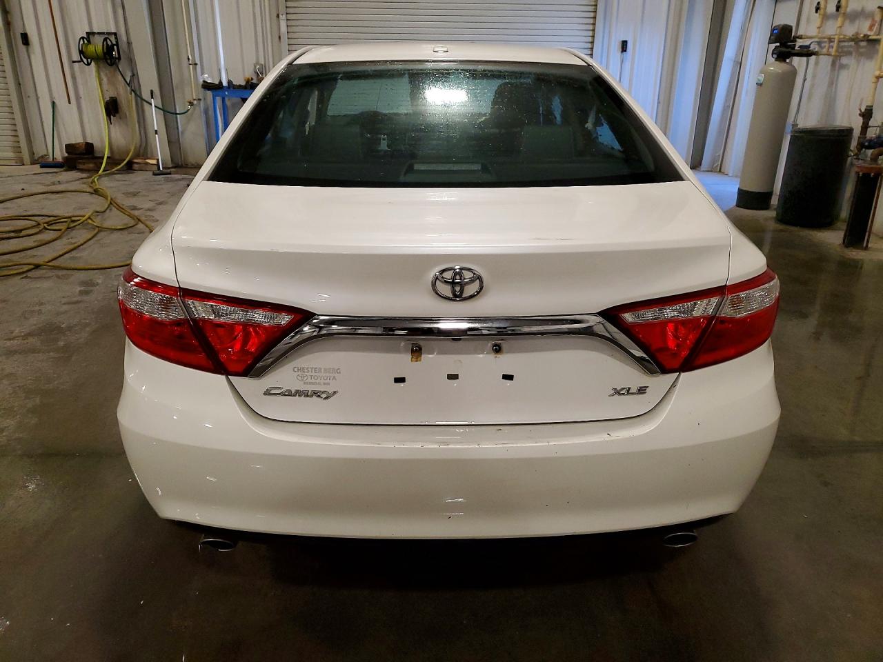2016 TOYOTA CAMRY photo 6