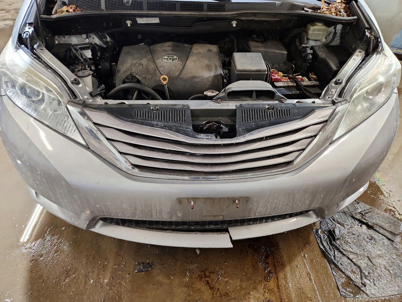 2017 TOYOTA SIENNA XLE 7-PASSENGER photo 23