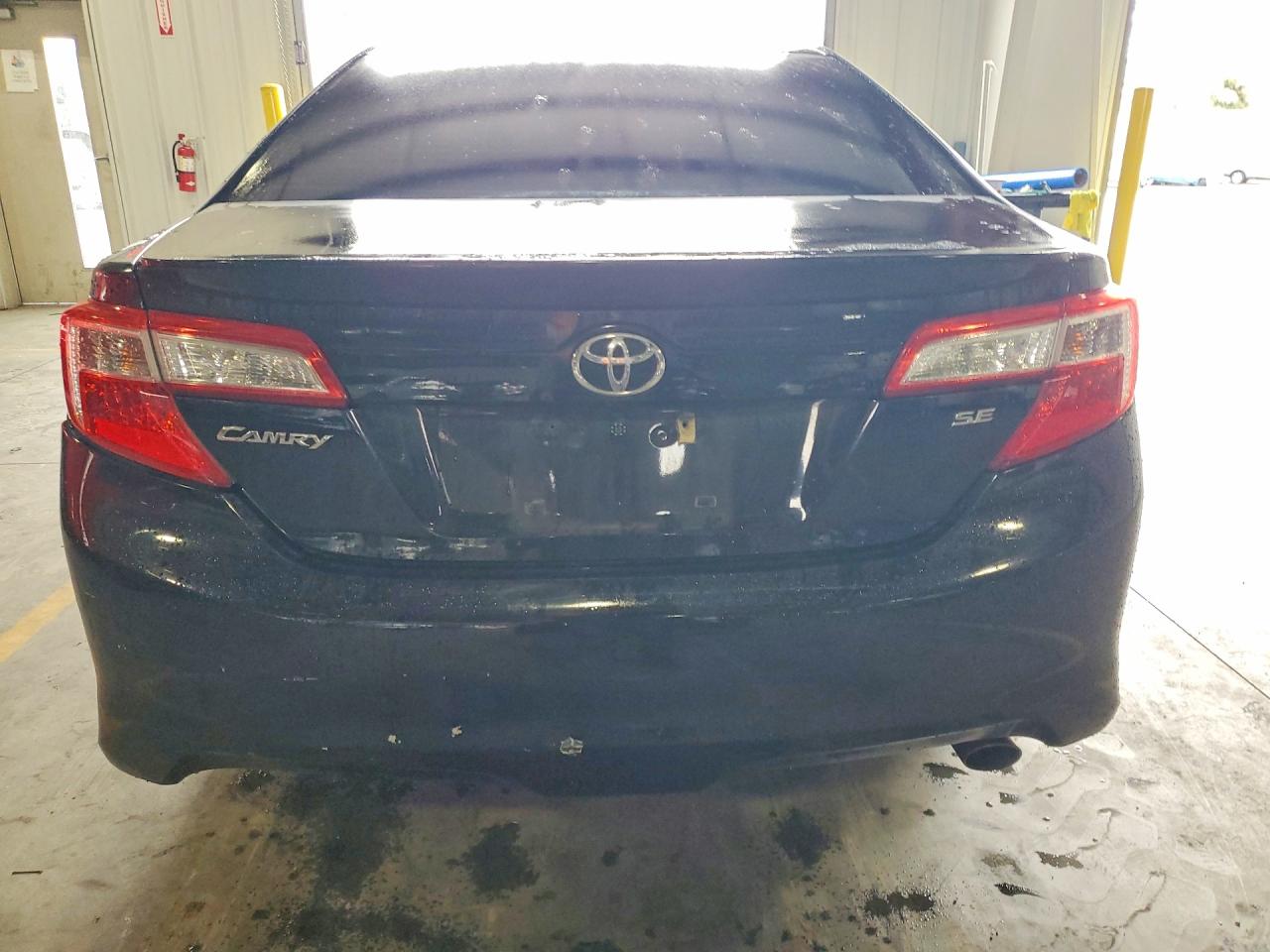 2014 TOYOTA CAMRY photo 16
