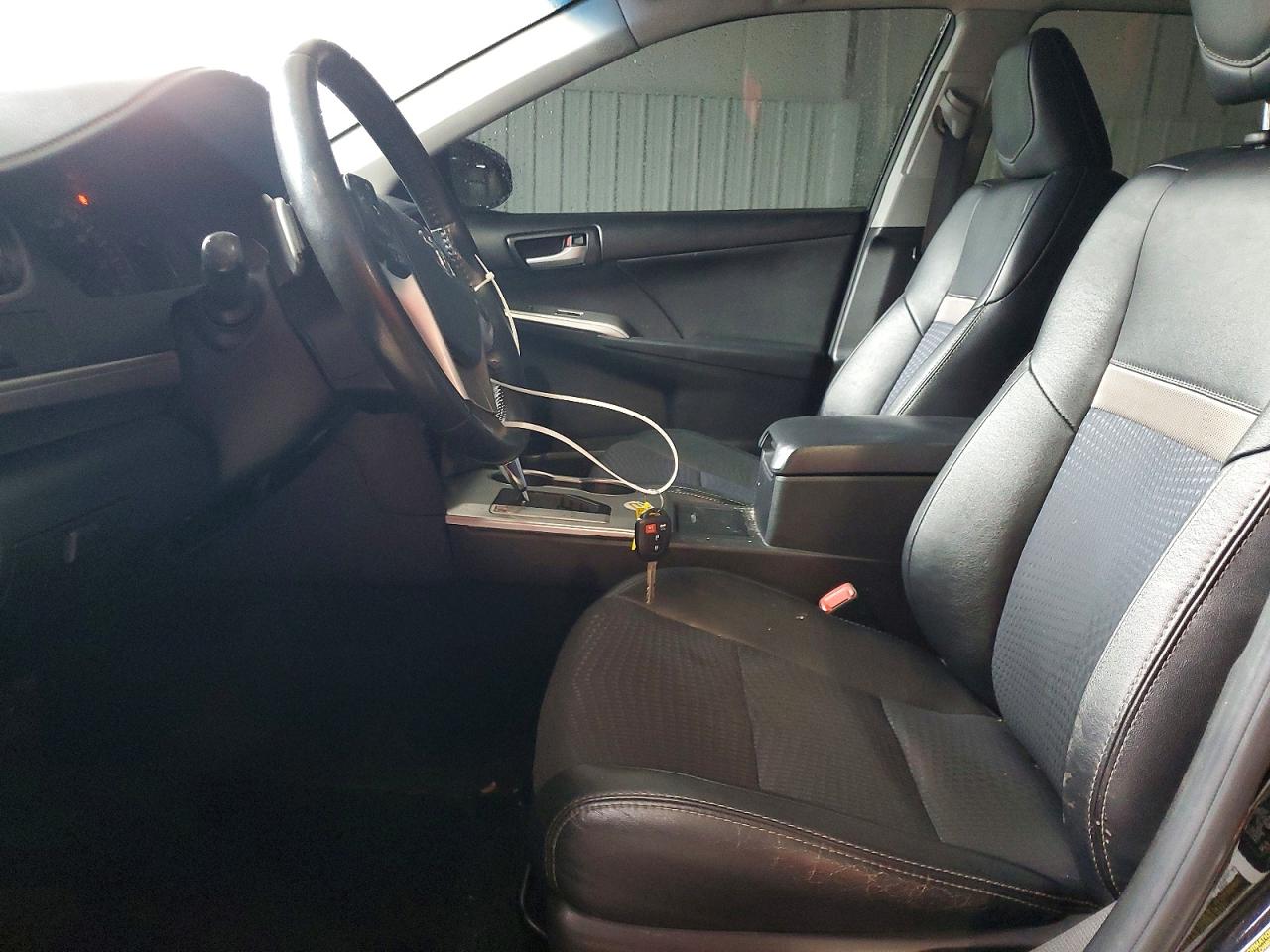 2014 TOYOTA CAMRY photo 19
