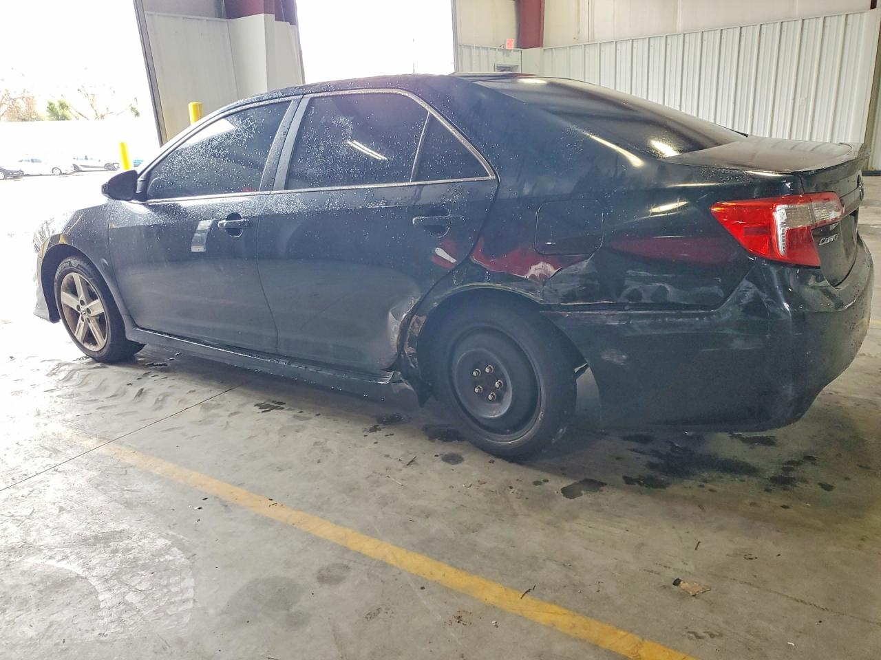 2014 TOYOTA CAMRY photo 4