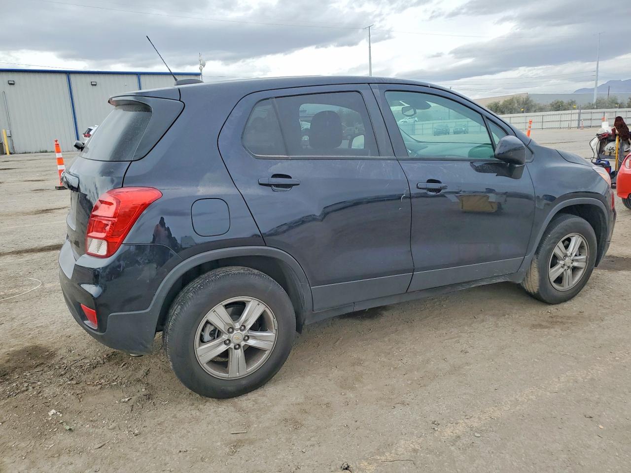 2022 CHEVROLET TRAX LS photo 5