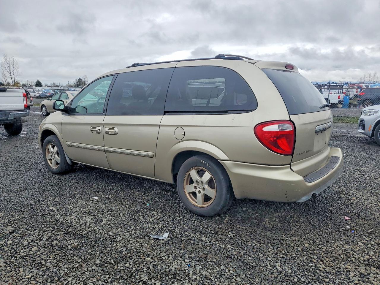 2006 CHRYSLER TOWN & COUNTRY TOURING photo 3
