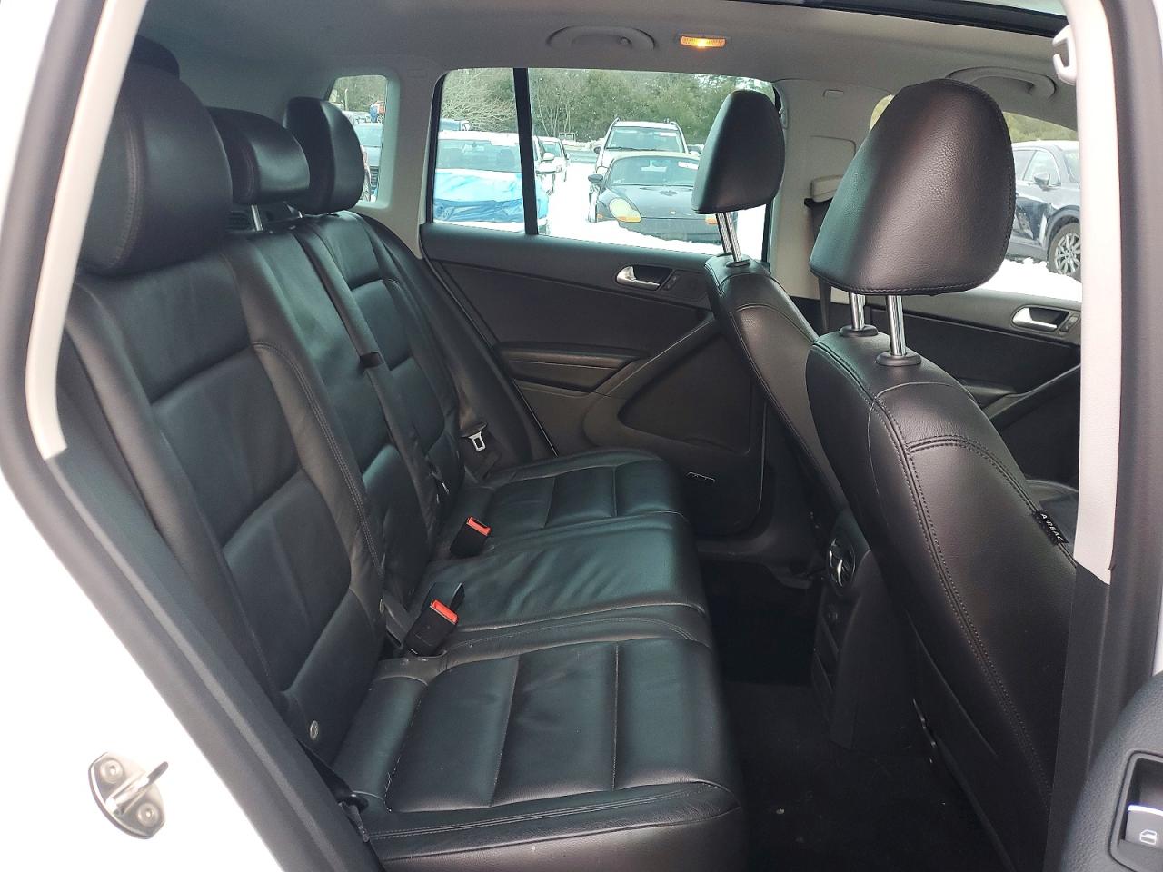 2017 VOLKSWAGEN TIGUAN SEL photo 31