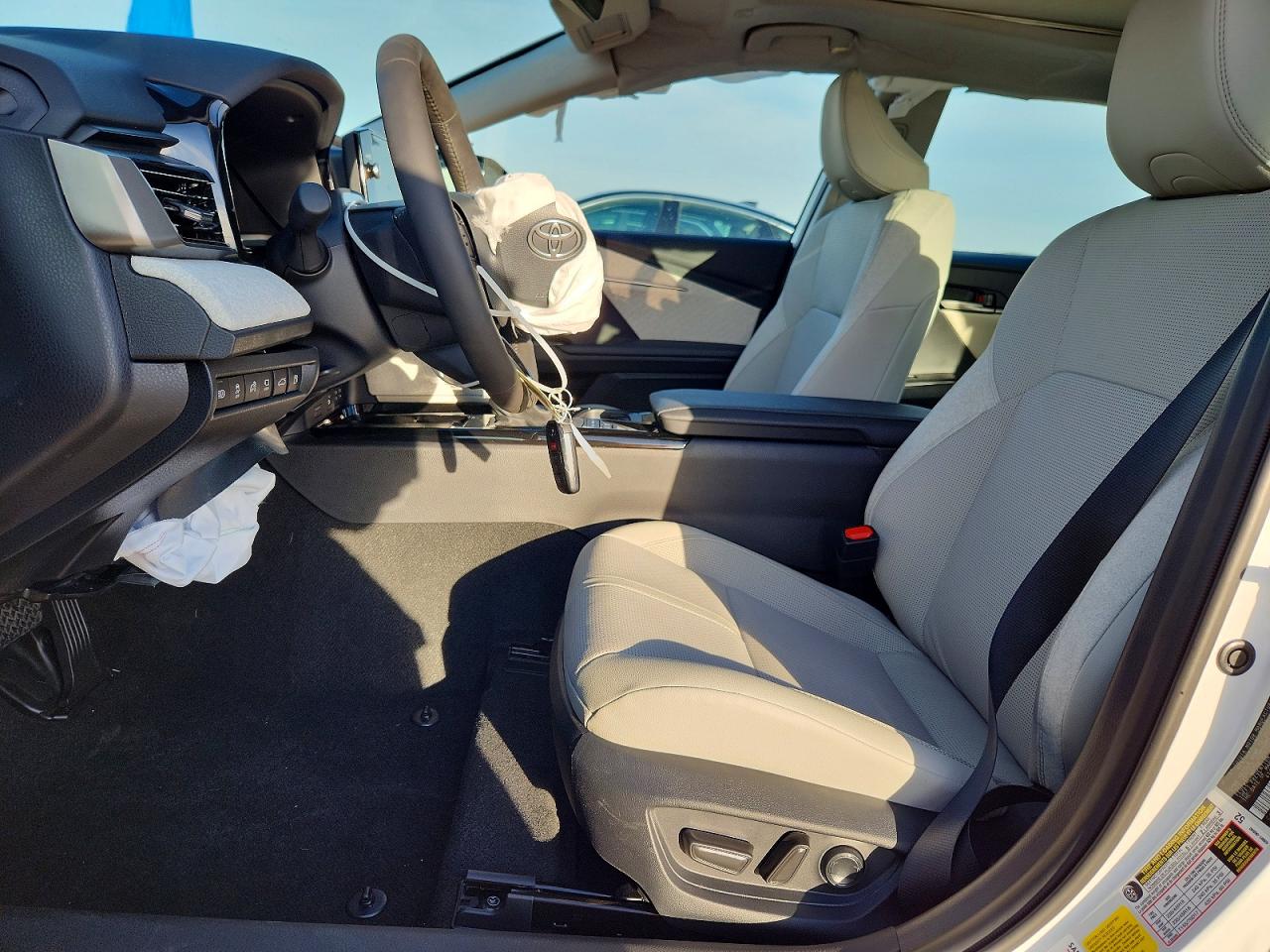 2026 TOYOTA CAMRY XLE photo 7
