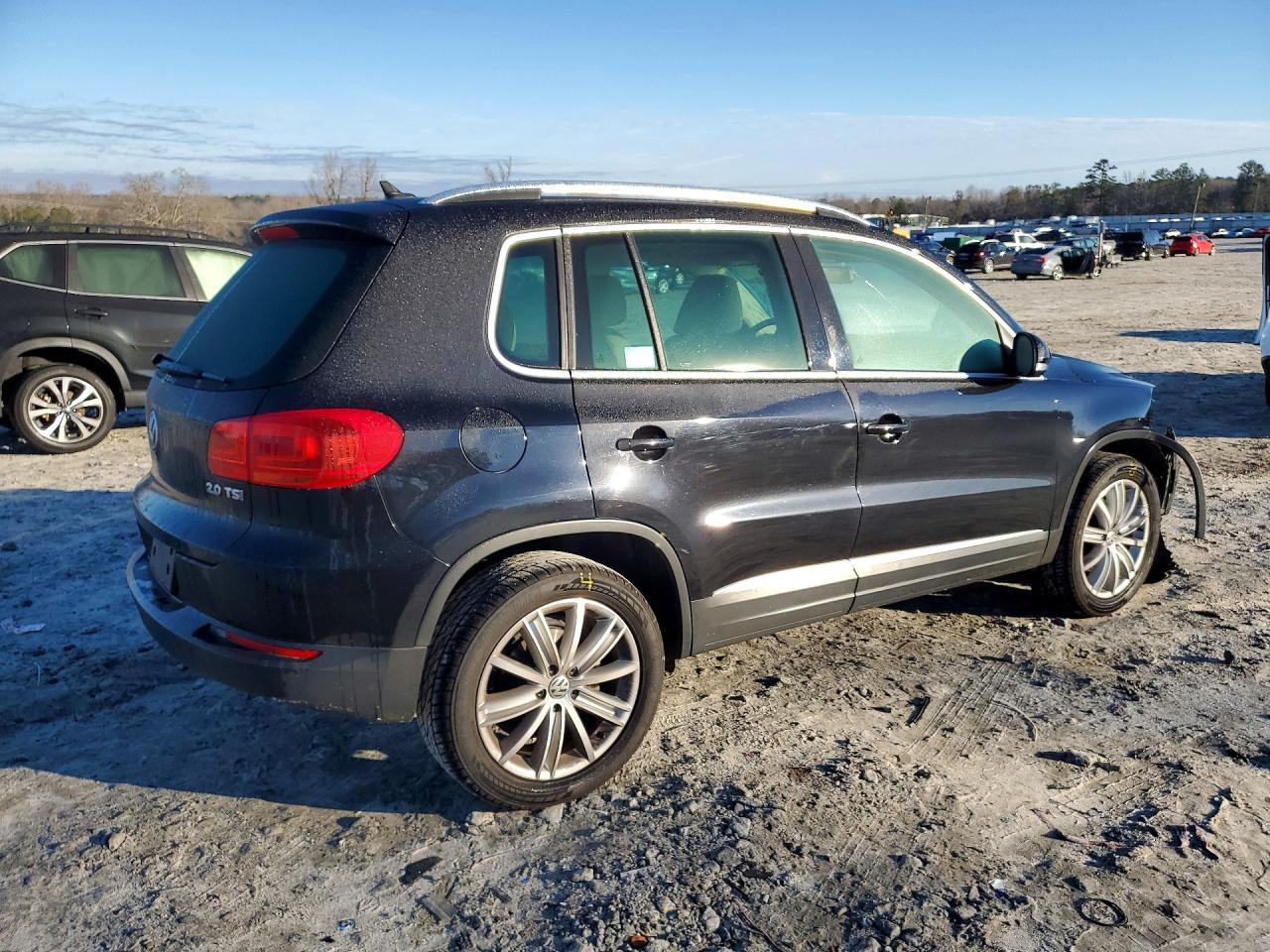 2013 VOLKSWAGEN TIGUAN S photo 3