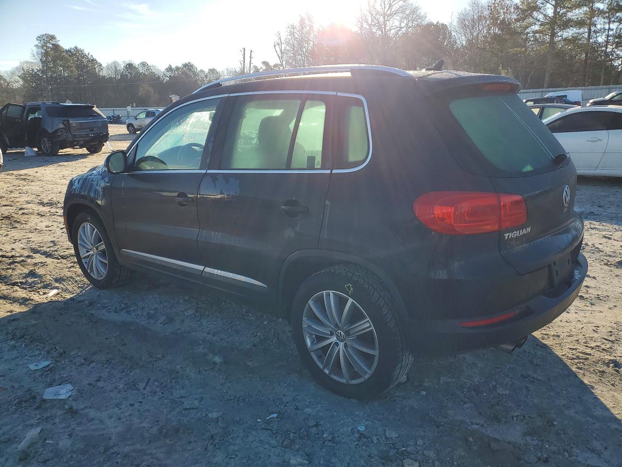 2013 VOLKSWAGEN TIGUAN S photo 2