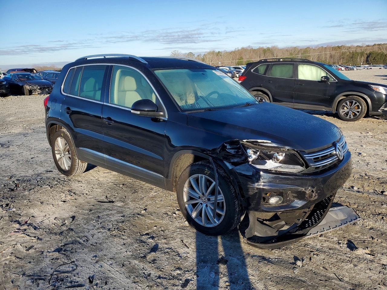 2013 VOLKSWAGEN TIGUAN S photo 4