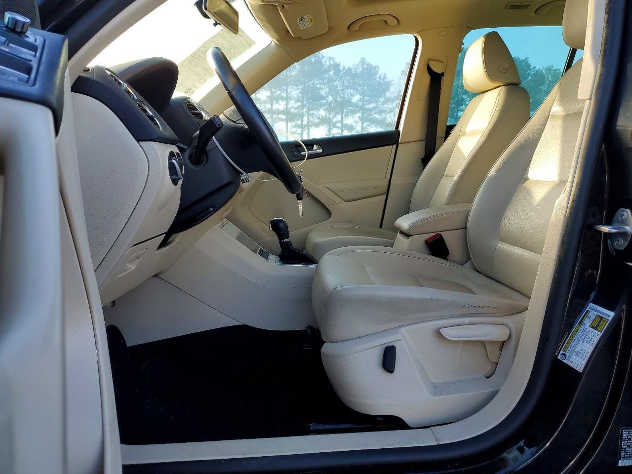 2013 VOLKSWAGEN TIGUAN S photo 7