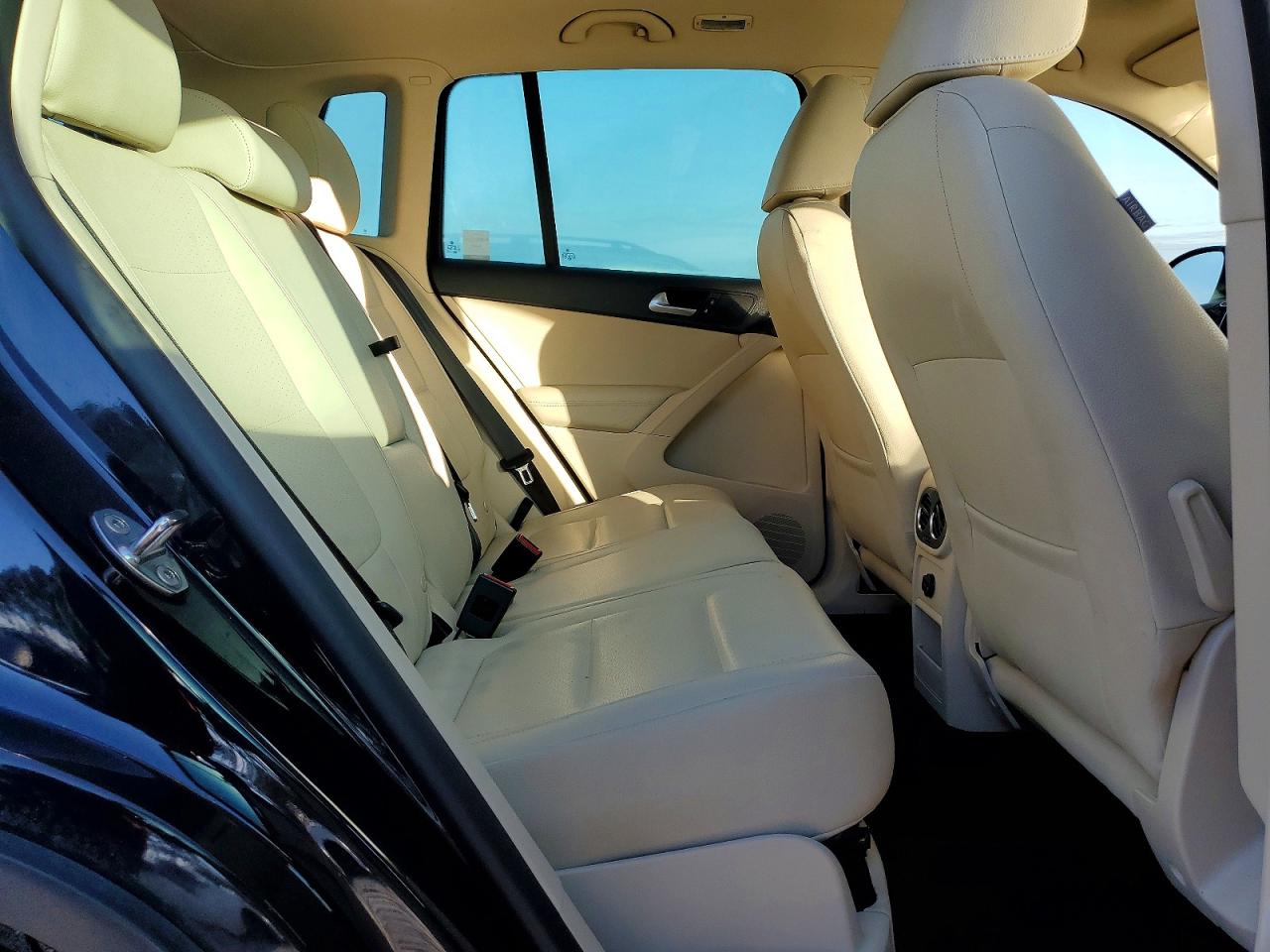 2013 VOLKSWAGEN TIGUAN S photo 11