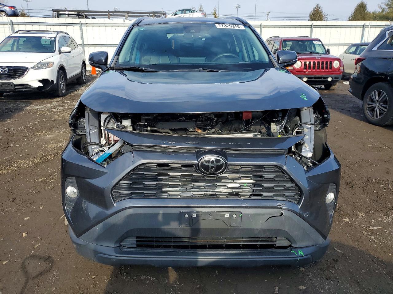 2021 TOYOTA RAV4 XLE photo 13
