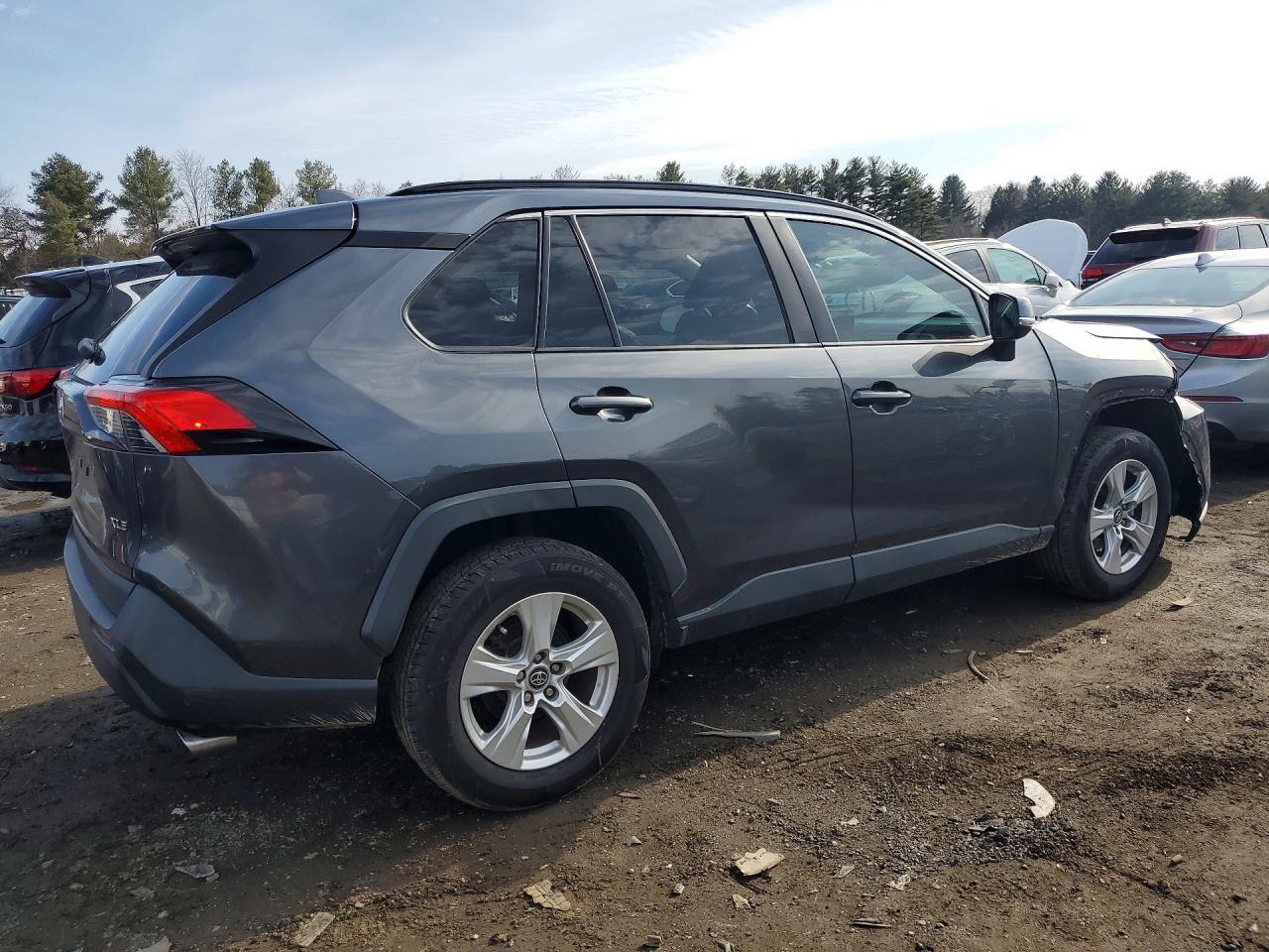 2021 TOYOTA RAV4 XLE photo 7