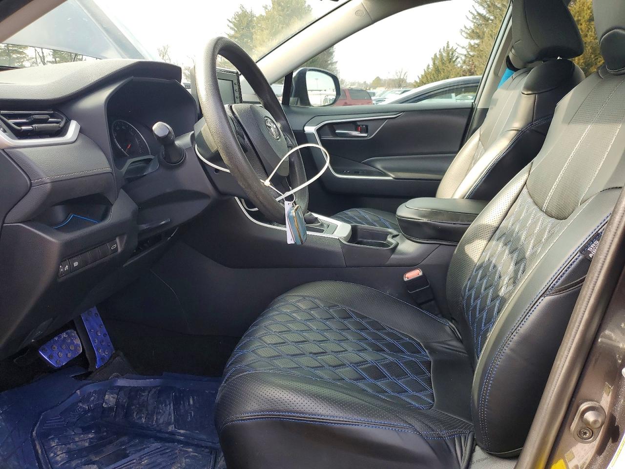 2021 TOYOTA RAV4 XLE photo 19