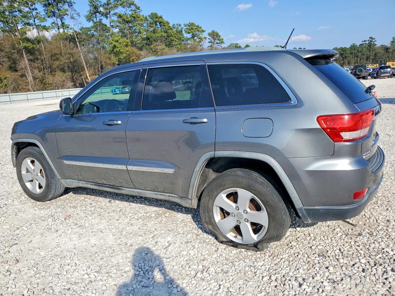 2012 JEEP GRAND CHEROKEE LAREDO photo 3