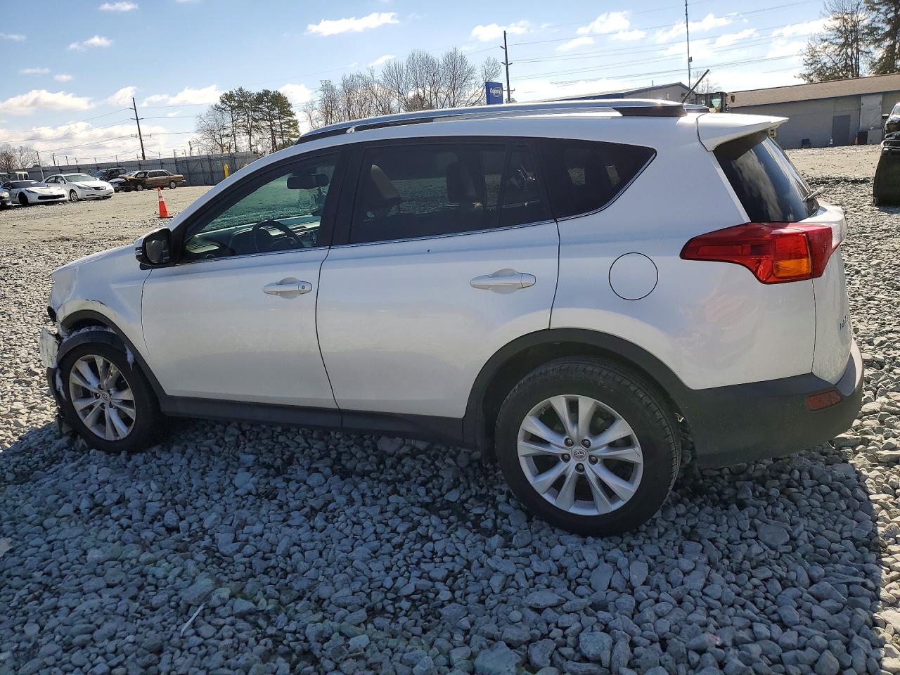 2014 TOYOTA RAV4 photo 2