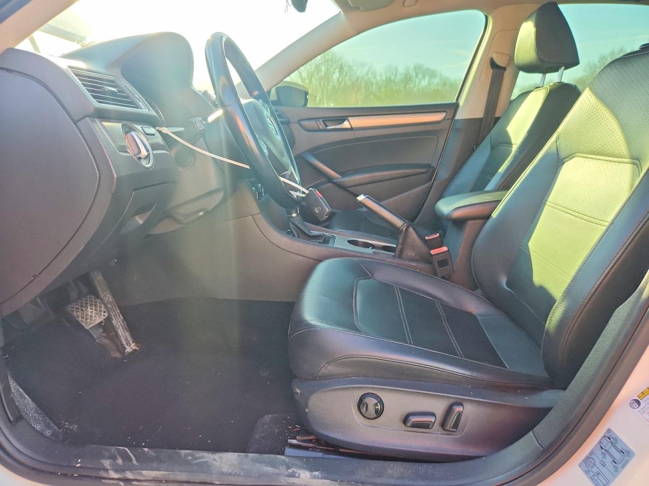 2014 VOLKSWAGEN PASSAT SE photo 13
