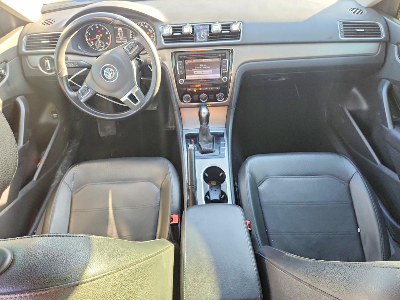 2014 VOLKSWAGEN PASSAT SE photo 15