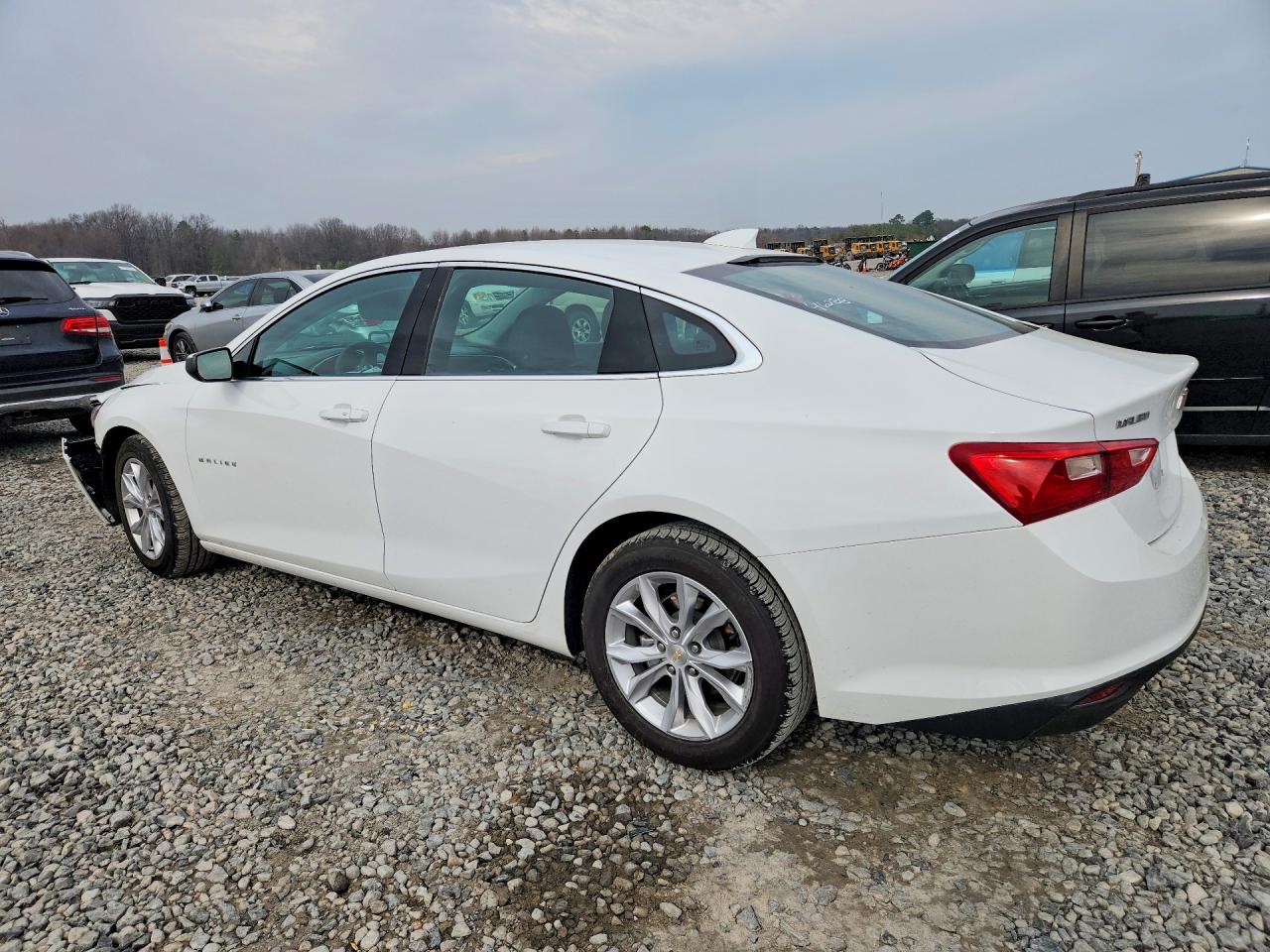 2023 CHEVROLET MALIBU LT photo 3