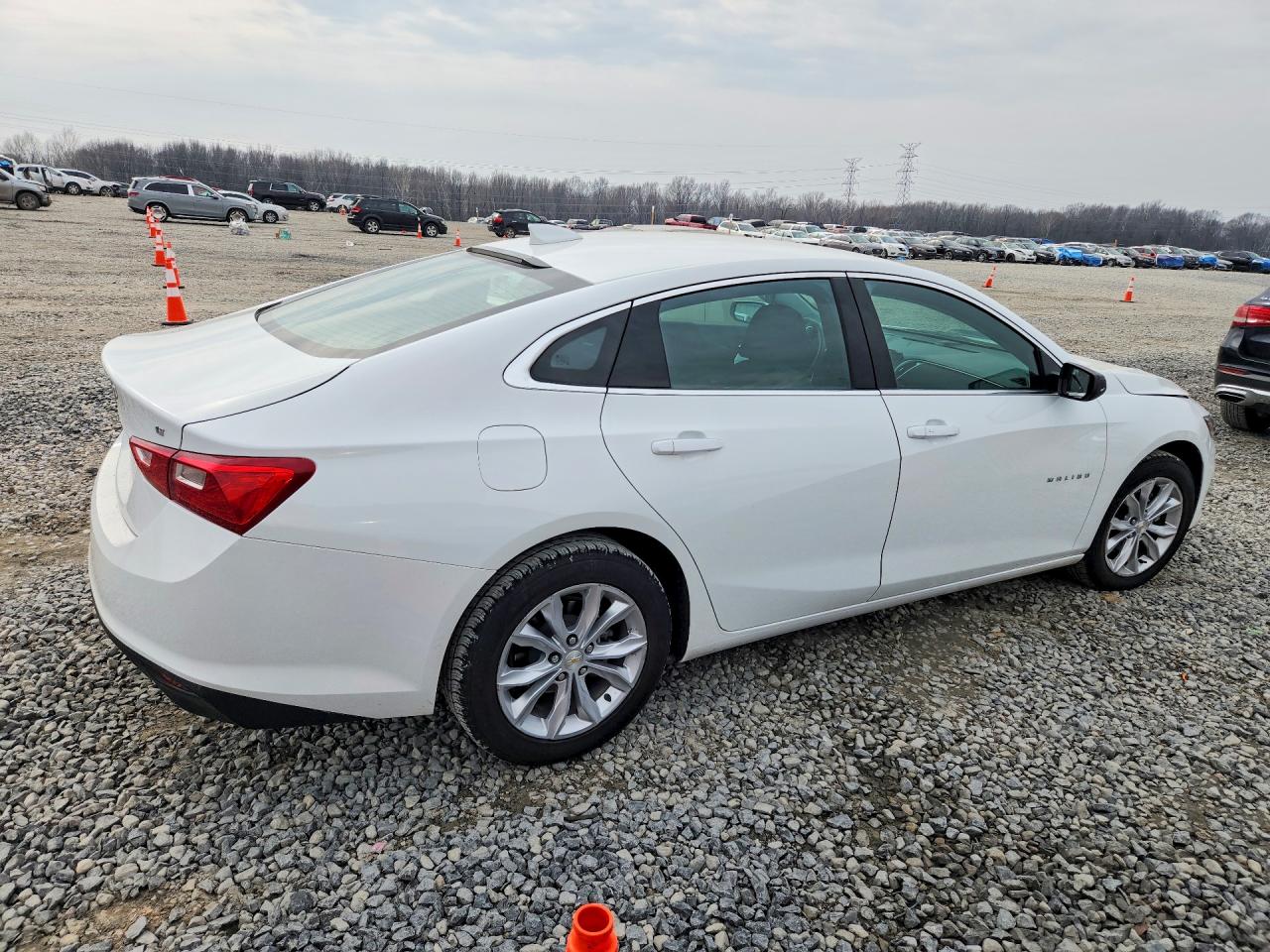 2023 CHEVROLET MALIBU LT photo 5