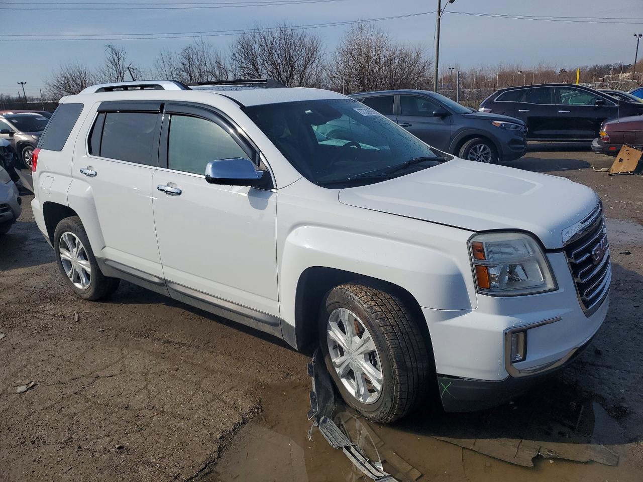 2017 GMC TERRAIN SLT photo 4