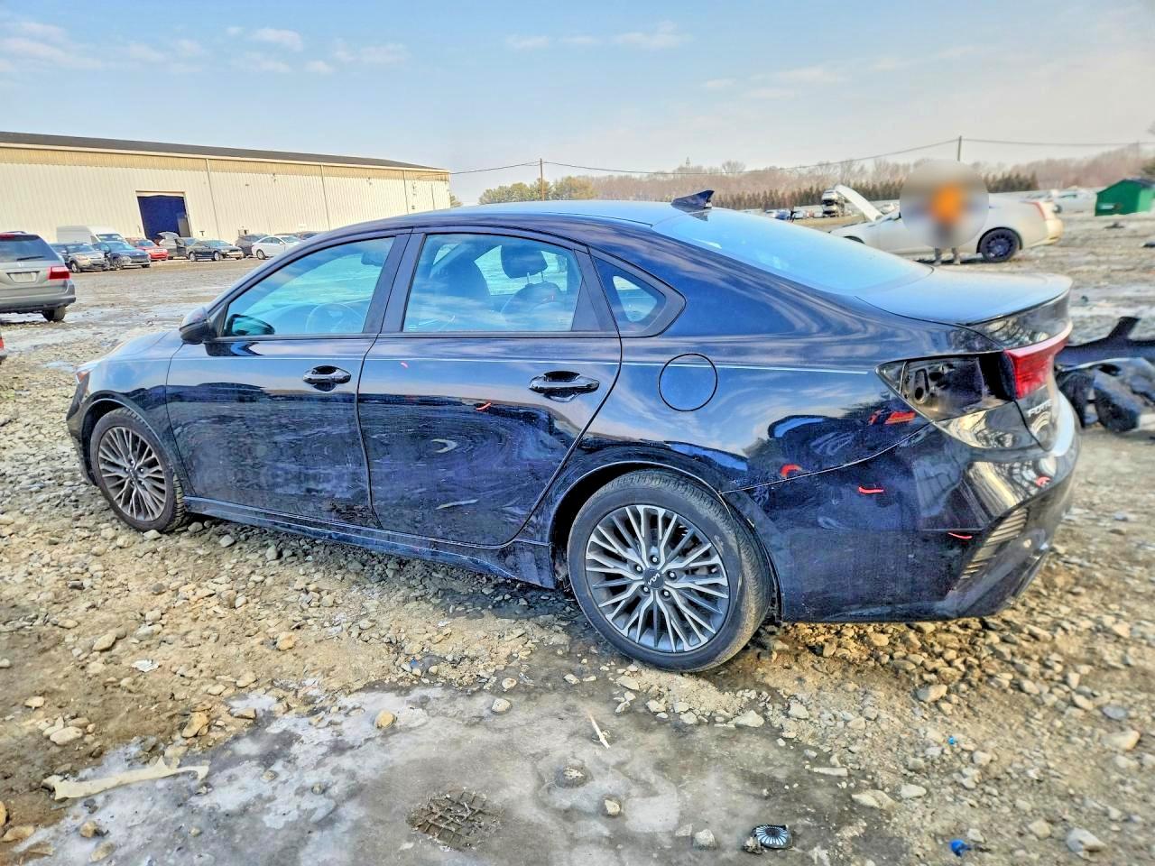 2023 KIA FORTE GT LINE photo 4