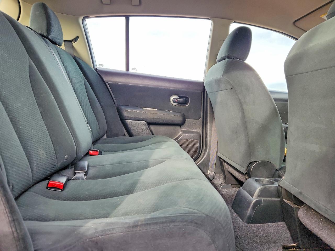 2012 NISSAN VERSA S photo 28
