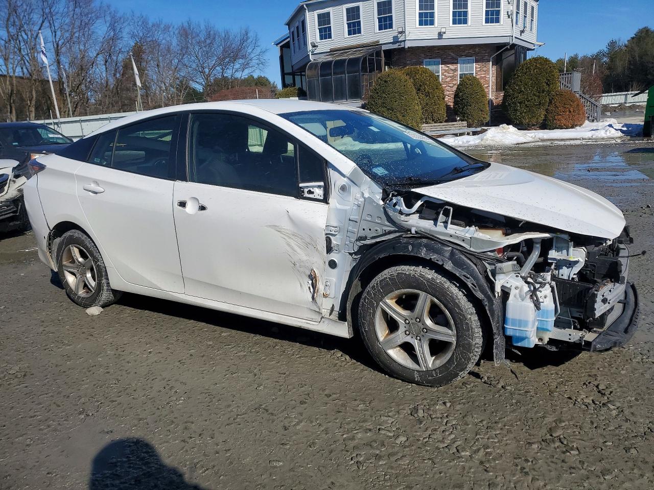 2018 TOYOTA PRIUS TWO photo 10