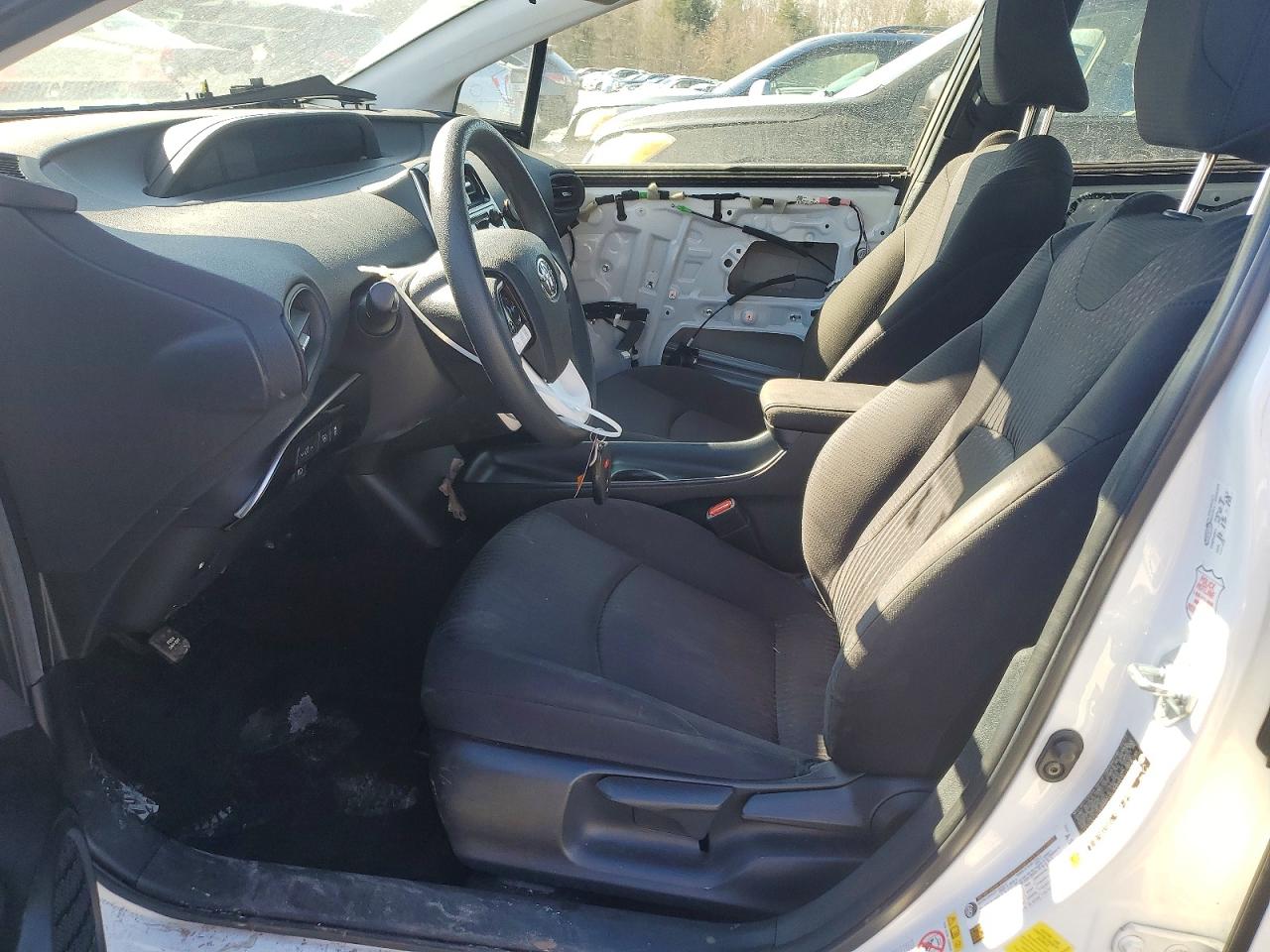 2018 TOYOTA PRIUS TWO photo 19