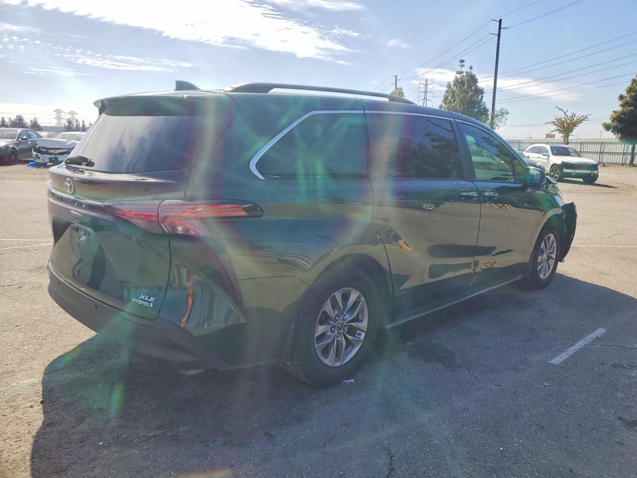 2022 TOYOTA SIENNA XLE 8-PASSENGER photo 3