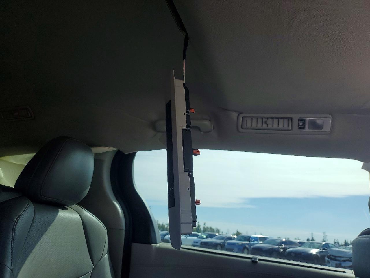 2022 TOYOTA SIENNA XLE 8-PASSENGER photo 13