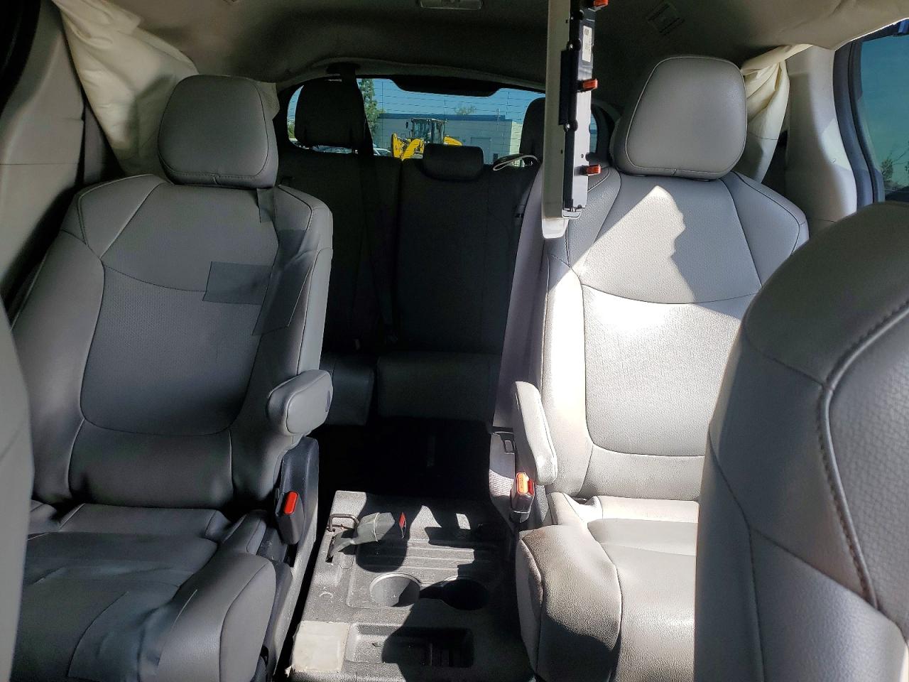 2022 TOYOTA SIENNA XLE 8-PASSENGER photo 10