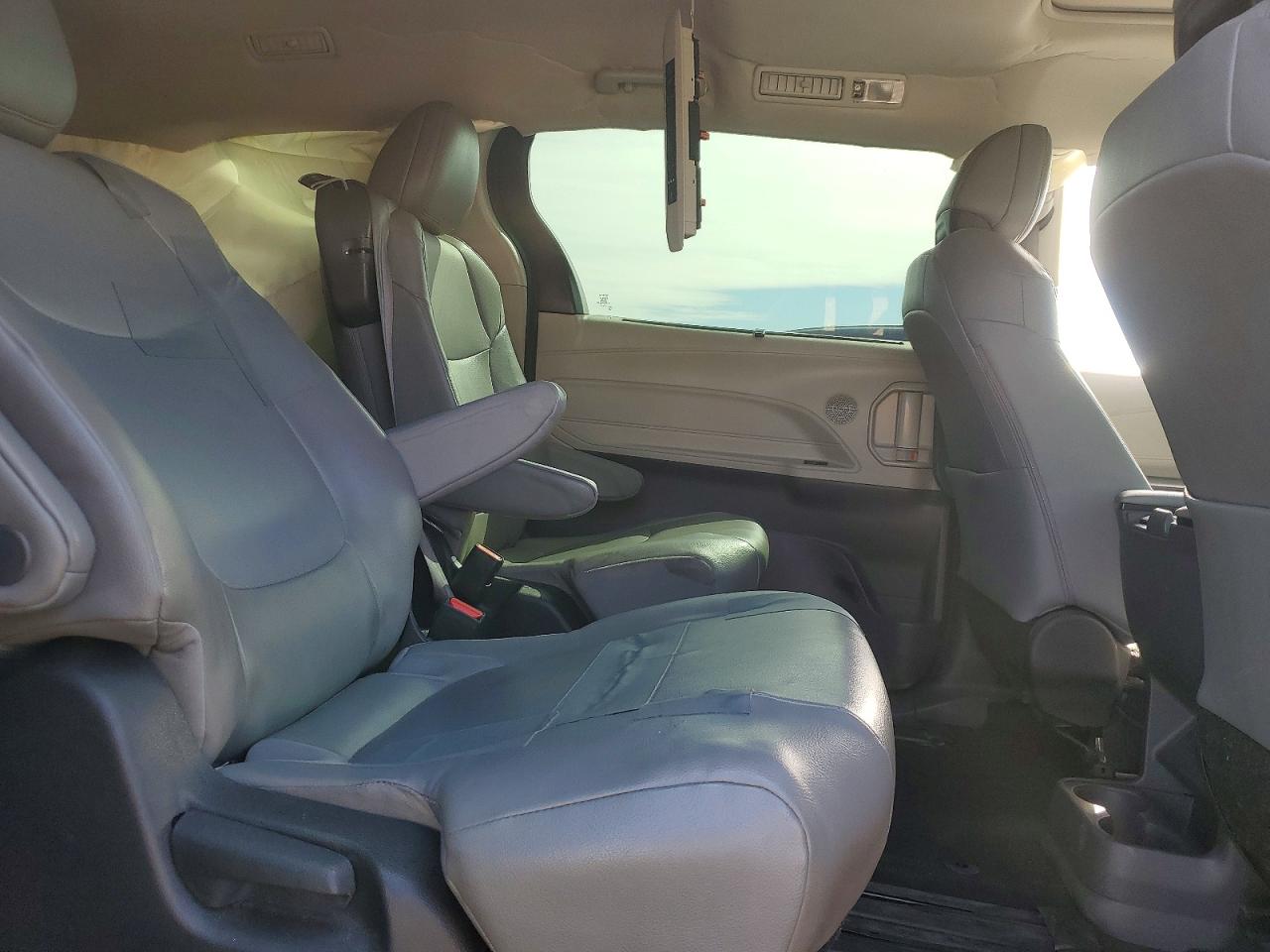 2022 TOYOTA SIENNA XLE 8-PASSENGER photo 11