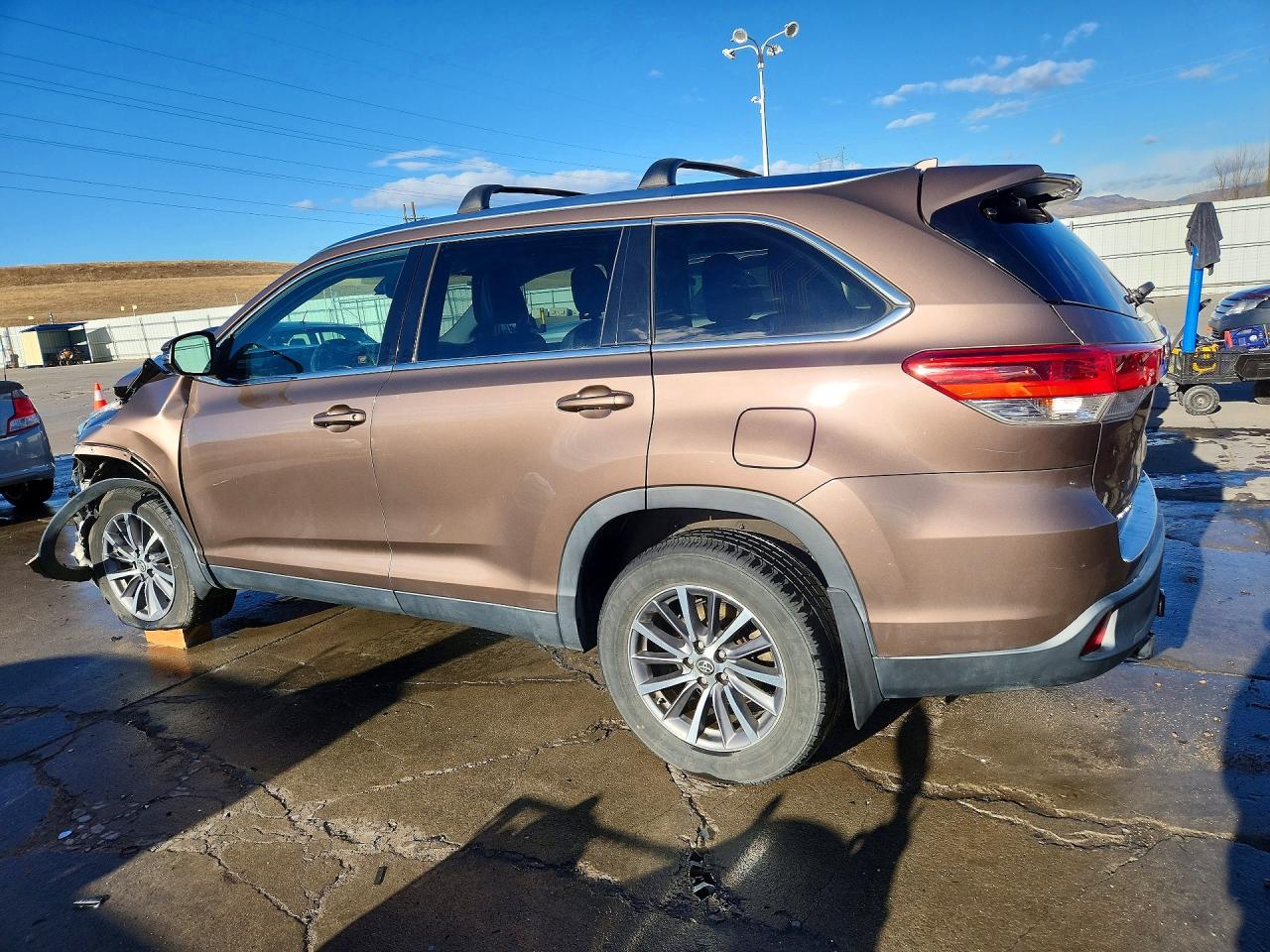 2019 TOYOTA HIGHLANDER XLE photo 2
