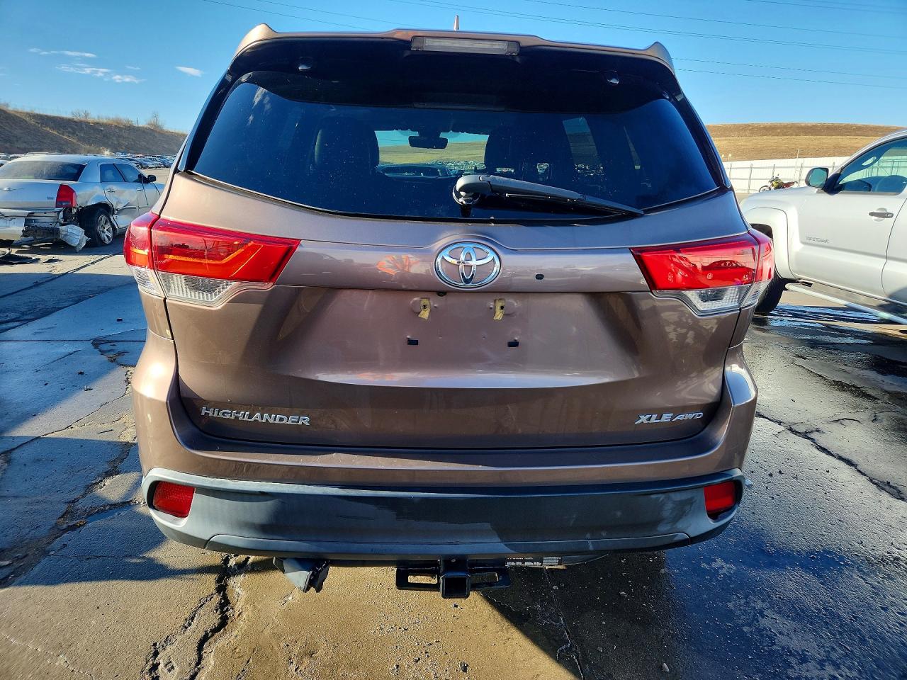 2019 TOYOTA HIGHLANDER XLE photo 6