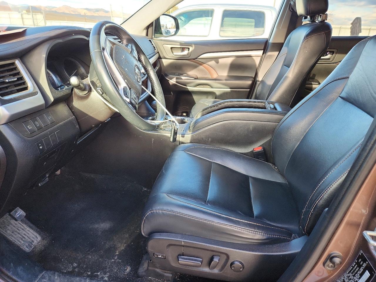 2019 TOYOTA HIGHLANDER XLE photo 7