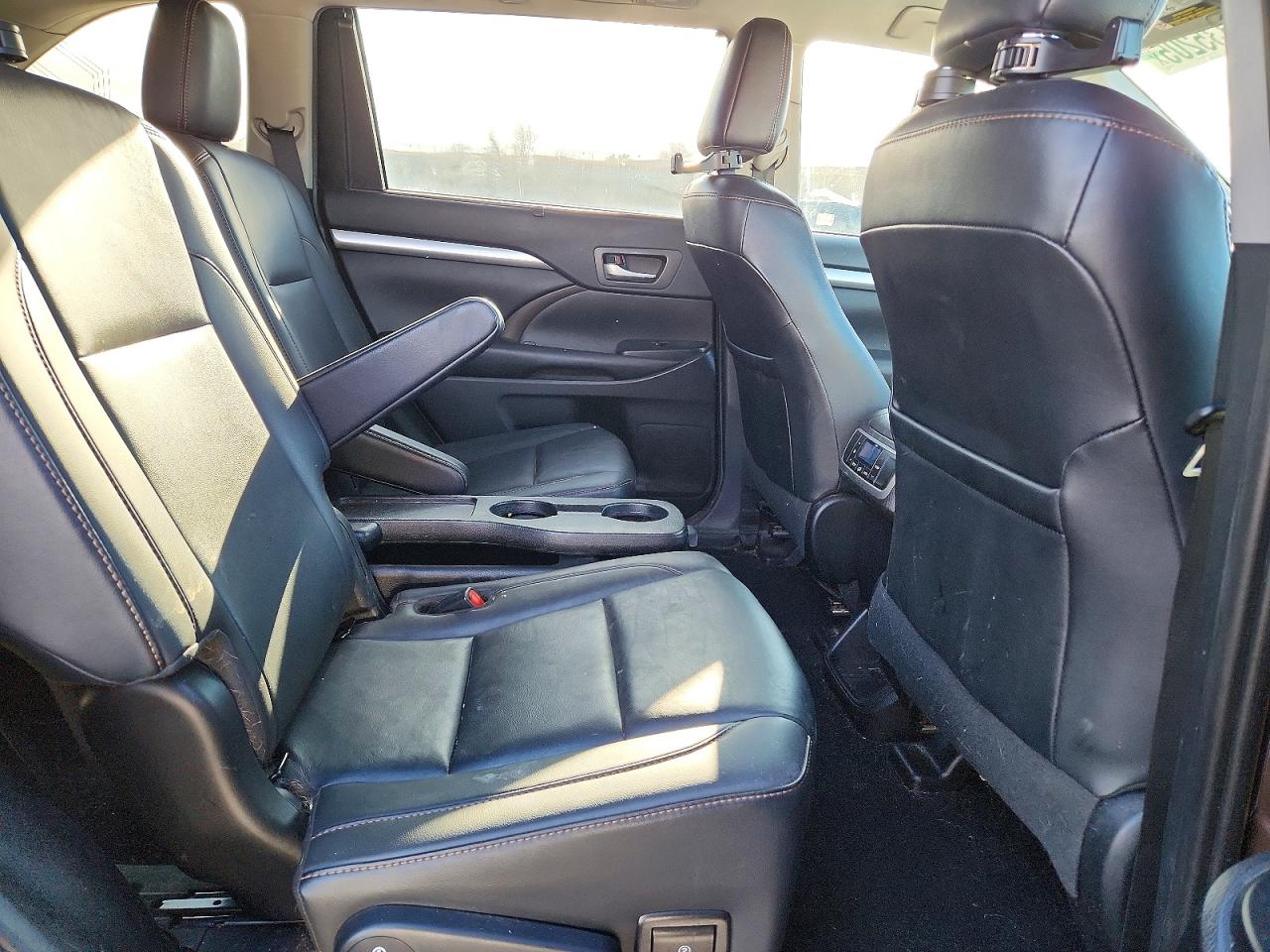2019 TOYOTA HIGHLANDER XLE photo 11