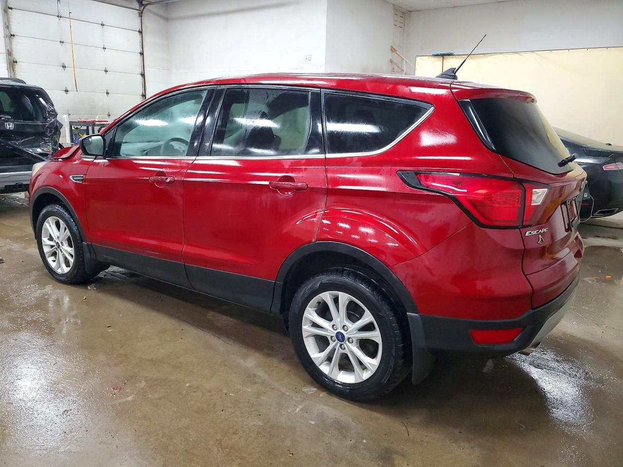 2019 FORD ESCAPE SE photo 2