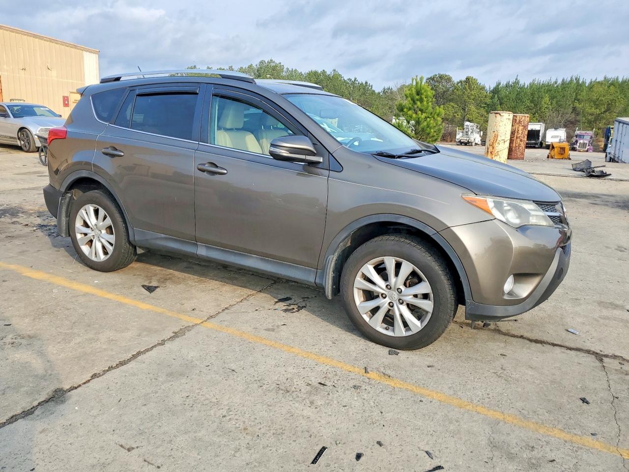 2015 TOYOTA RAV4 photo 4