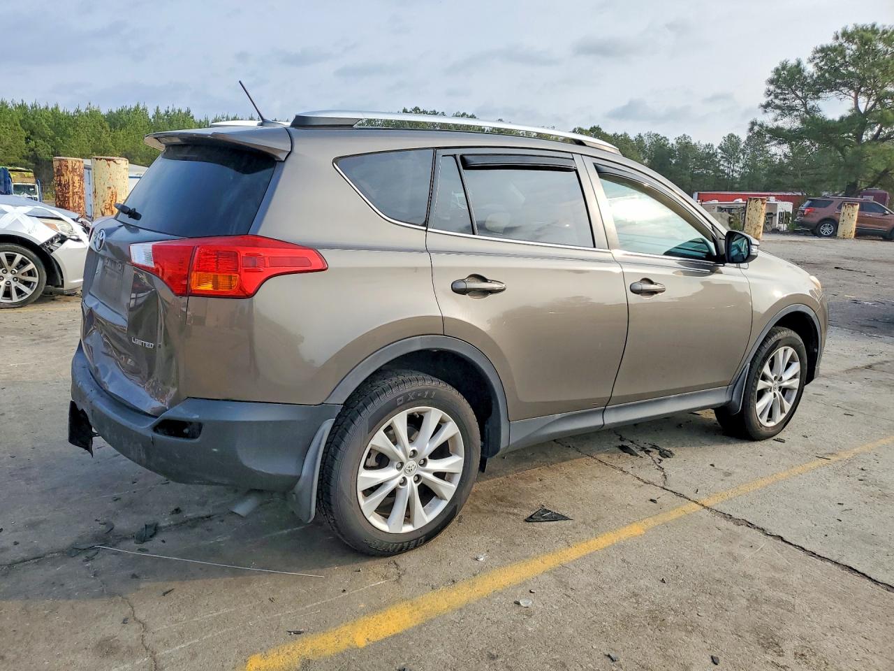 2015 TOYOTA RAV4 photo 3