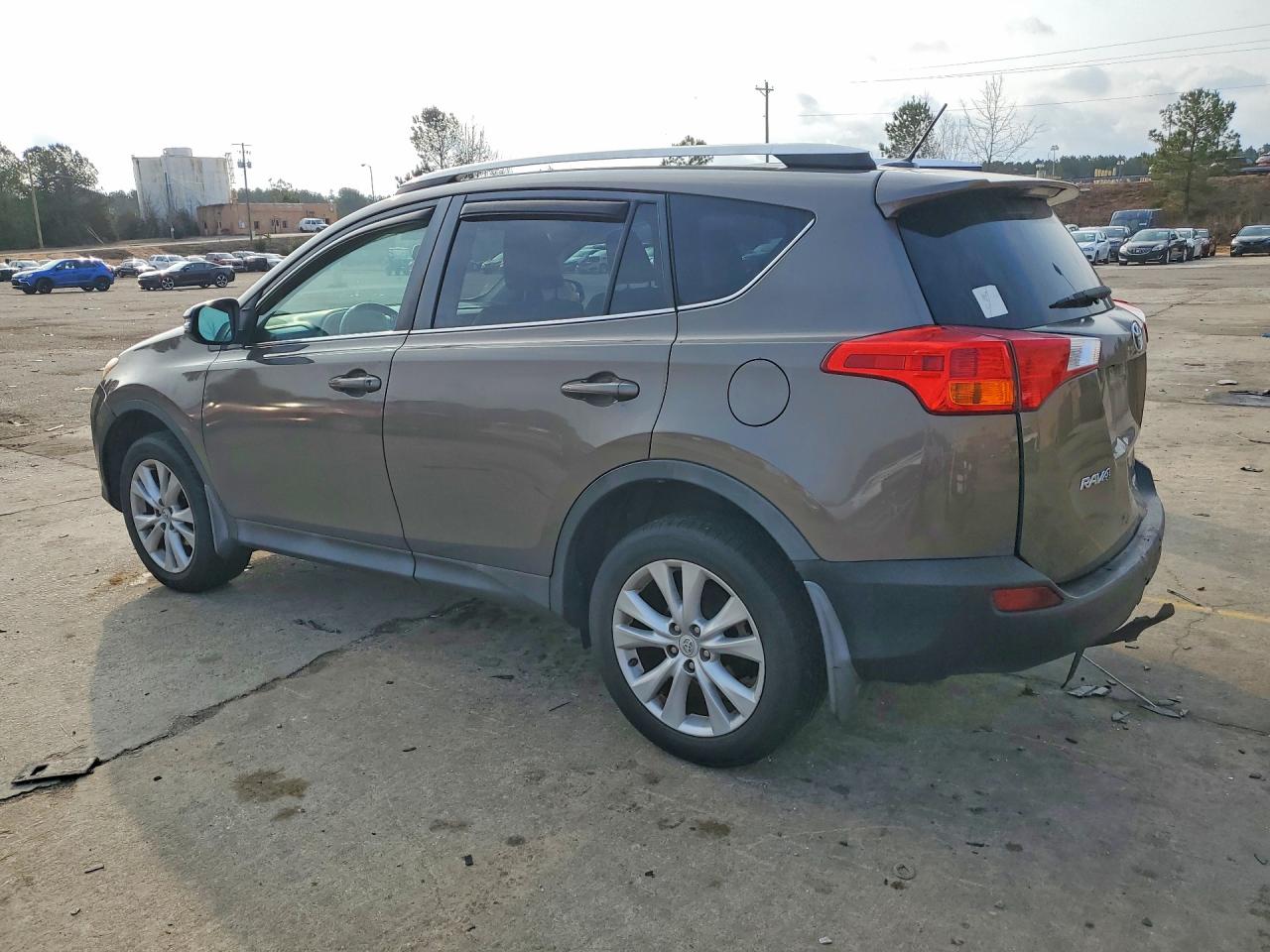 2015 TOYOTA RAV4 photo 2