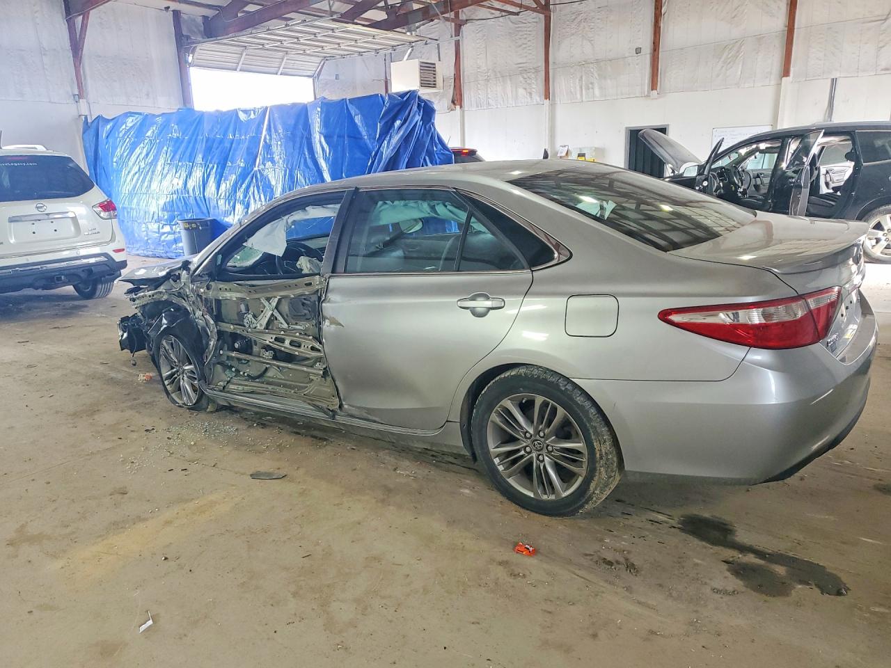 2017 TOYOTA CAMRY LE photo 2