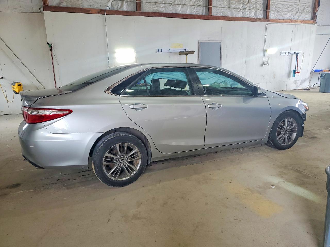 2017 TOYOTA CAMRY LE photo 3