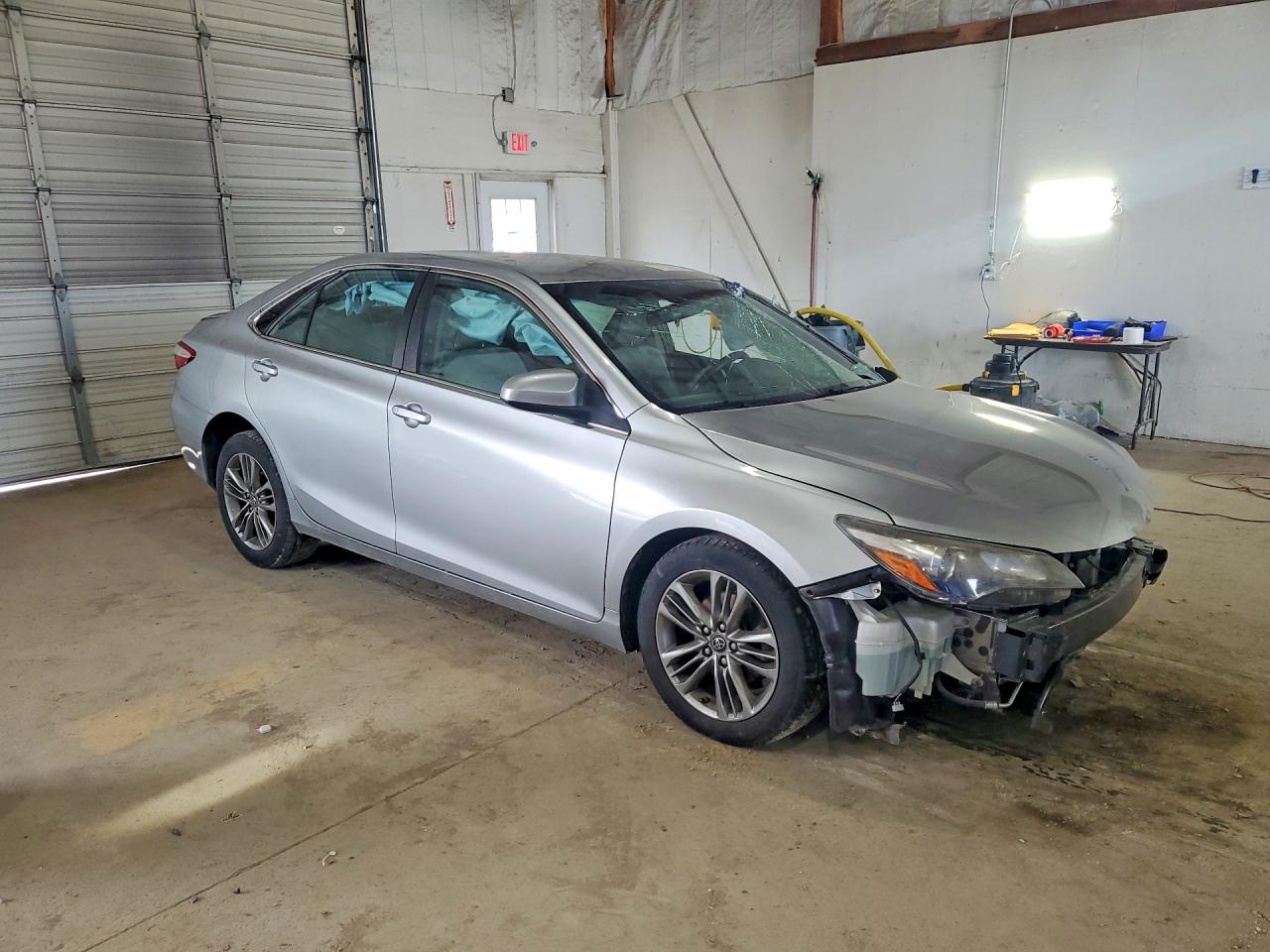 2017 TOYOTA CAMRY LE photo 4